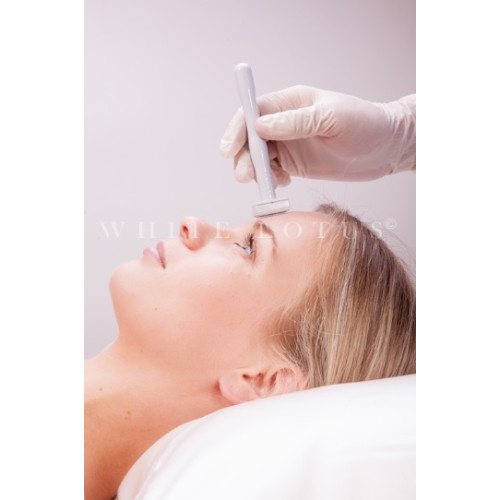 White Lotus Scar Derma Stamp — Haarausfall